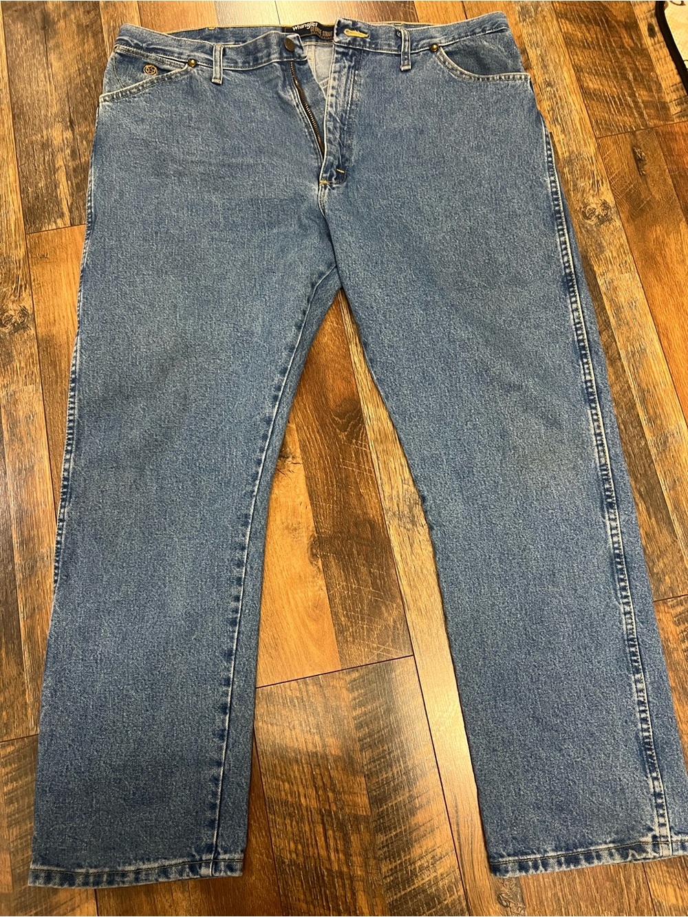 Wrangler Men's Light Blue Relaxed Fit Jeans